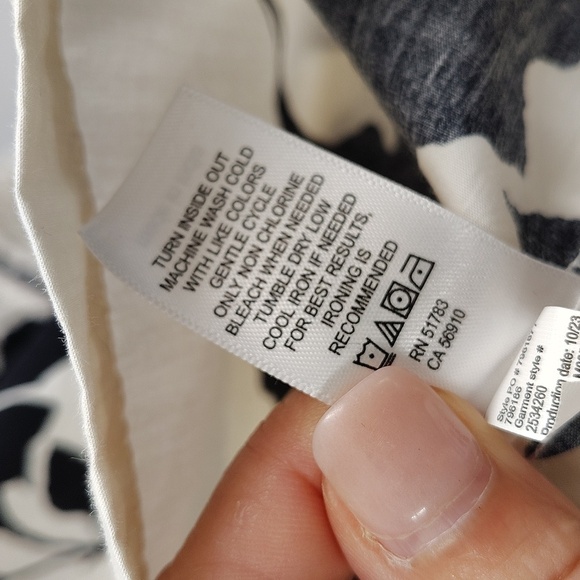 Maurices Square Neck Blouse Black Floral On Cream Size XL Peasant Style Top - Picture 8 of 8